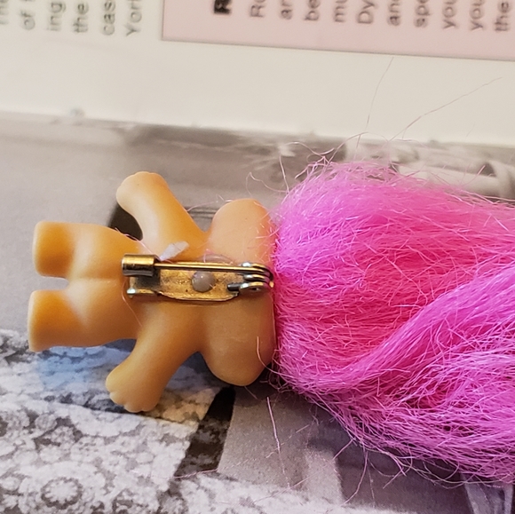 Retro 90's Troll Brooch Hot Pink Vintage. - Picture 2 of 3
